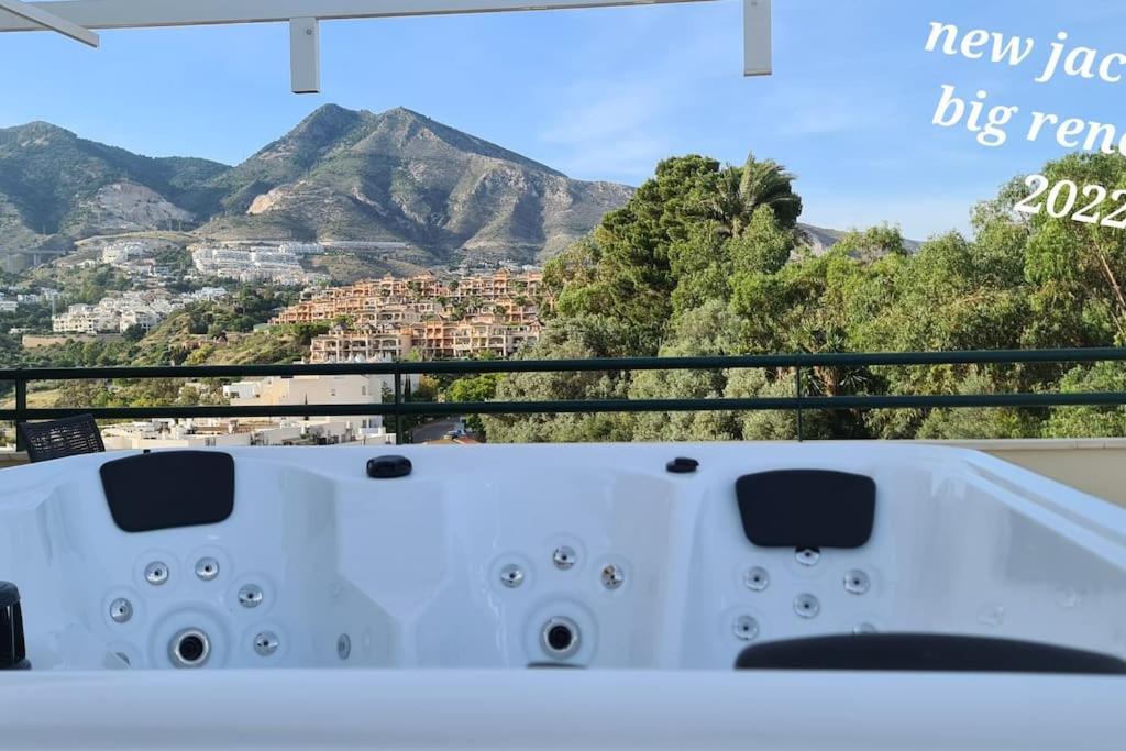 Luxury Penthouse With Sea&Mountain Views & Hot Tub - Tranquility & Rest Benalmádena Exterior foto