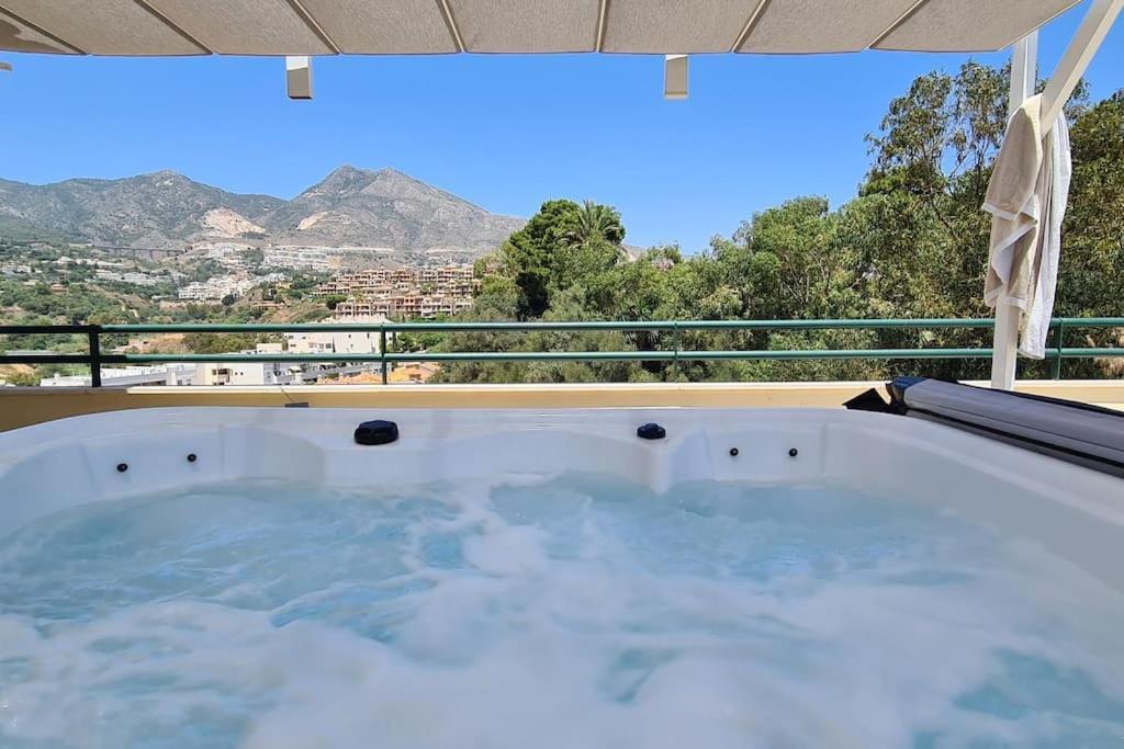 Luxury Penthouse With Sea&Mountain Views & Hot Tub - Tranquility & Rest Benalmádena Exterior foto
